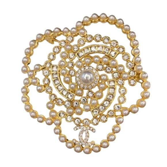 Chanel Cameliia Flower Pearl and Crystal Brooch Autumn/Pre-Fall 2023 (CCXX011) - Picture 1 of 7